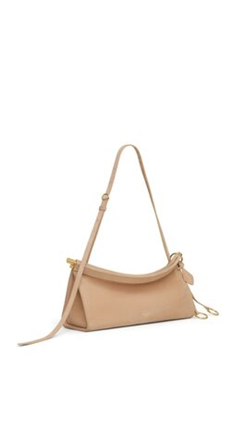 ALAÏA СУМКА LE CLICK EAST WEST ИЗ НАТУРАЛЬНОЙ КОЖИ, ПЕСОЧНЫЙ