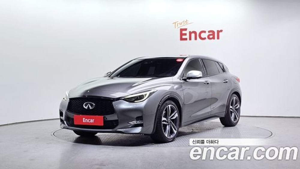 Infiniti Q30 2.0 — 2017
