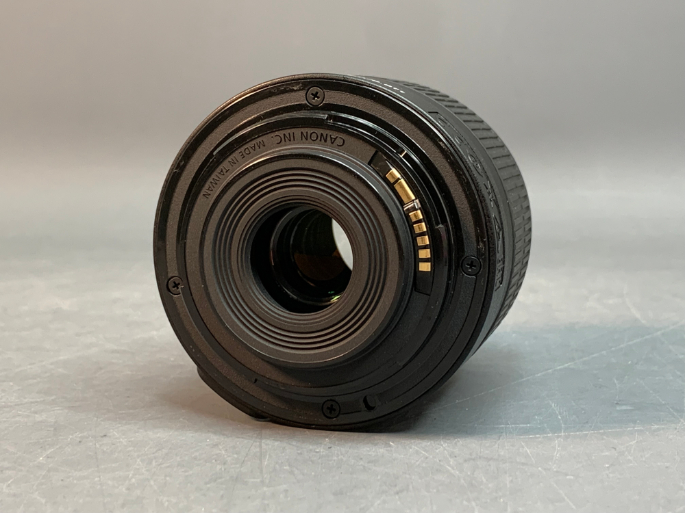 Canon 2000D Kit 18-55mm 3.5-5.6 III 150 кадров