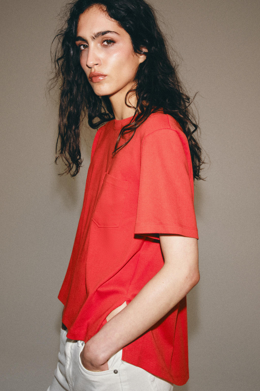 ФУТБОЛКА INTERLOCK С КАРМАНОМ — ZARA