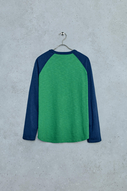 ZARA STORIESZ — ФУТБОЛКА С РУКАВАМИ РЕГЛАН И ДИЗАЙНОМ COLORBLOCK, ОТТЕНКИ ЗЕЛЕНОГО