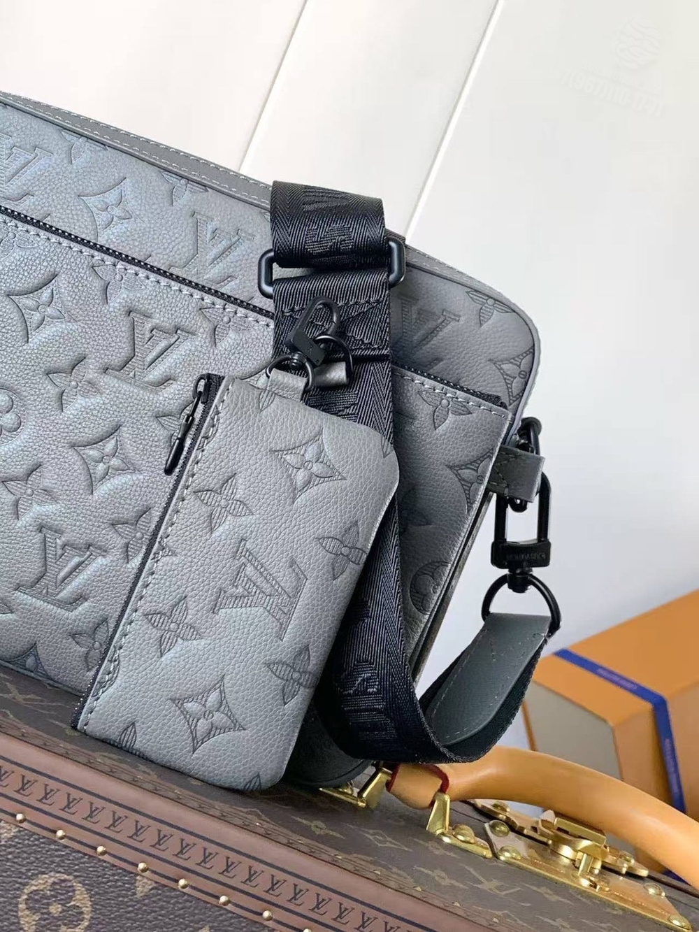 Сумка через плечо/мессенджер Louis Vuitton Trio