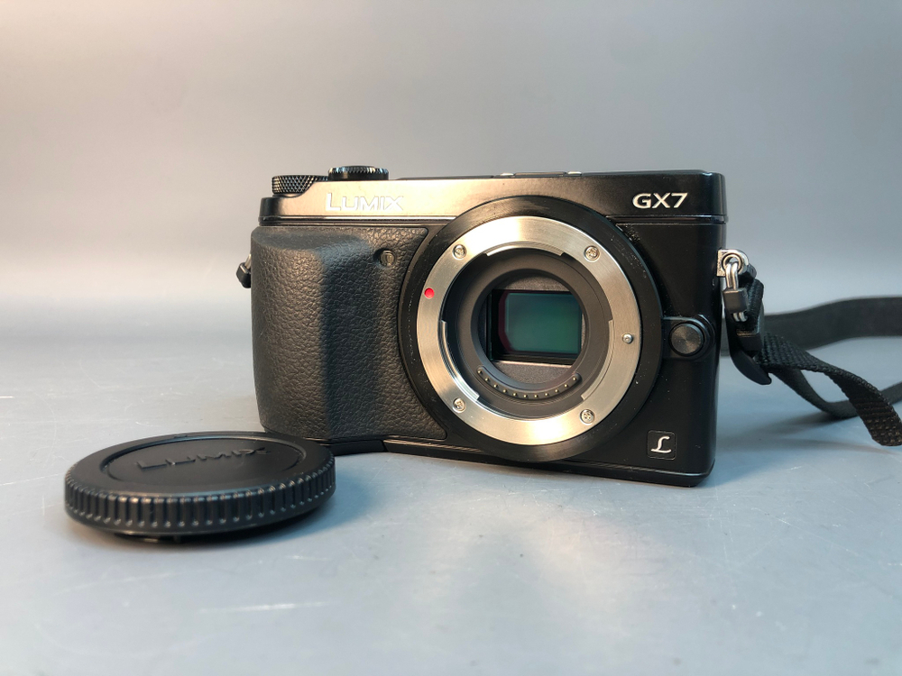 Panasonic Lumix GX7, интерфейс на японском, 3400 кадров