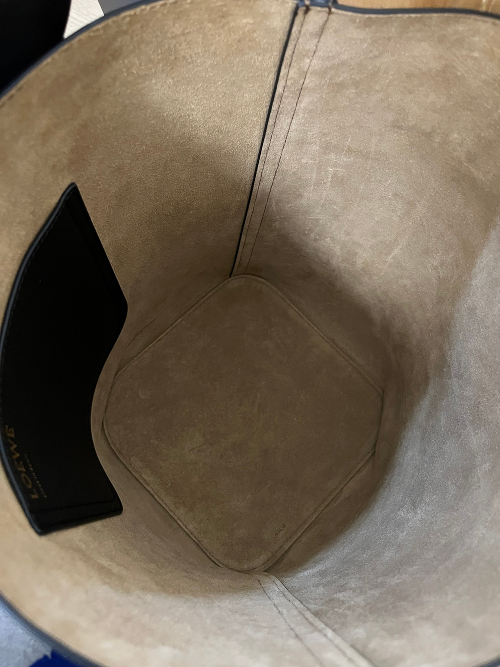 Сумка Pebble Bucket Medium, чёрный цвет — фото 8