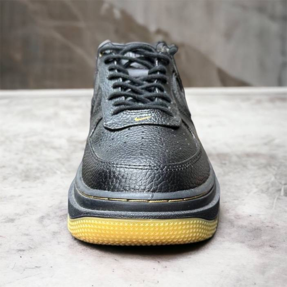 Nike Air Force 1 Luxe • Black