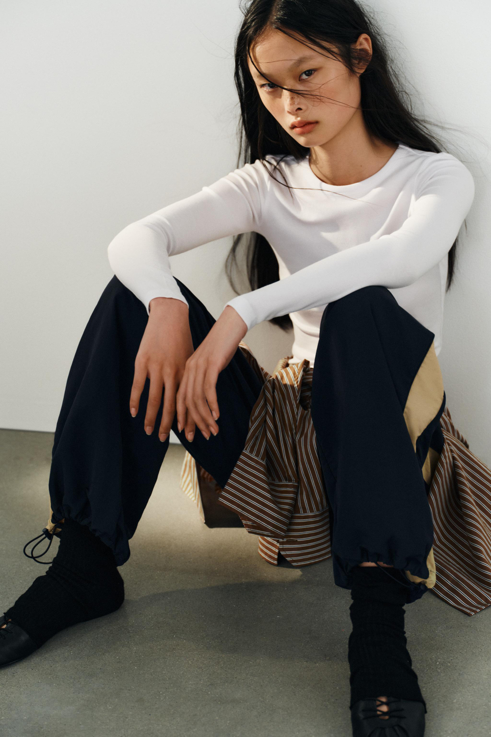 ZARA ХЛОПКОВАЯ ФУТБОЛКА С ДЛИННЫМИ РУКАВАМИ, БЕЛЫЙ