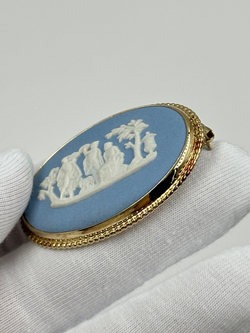 Брошь Wedgwood голубая