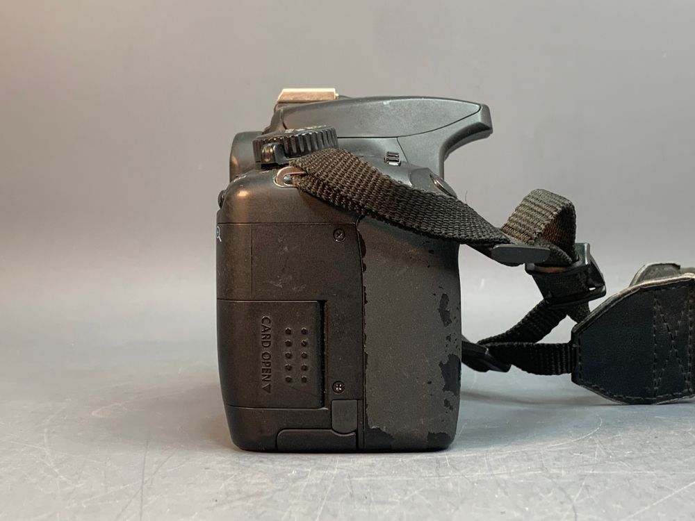 Canon 1000D kit 18-55mm 3.5-5.6 II 3.270 кадров