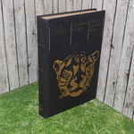Книга "Пятнистый сфинкс/Пиппа бросает вызов/Третье издание"