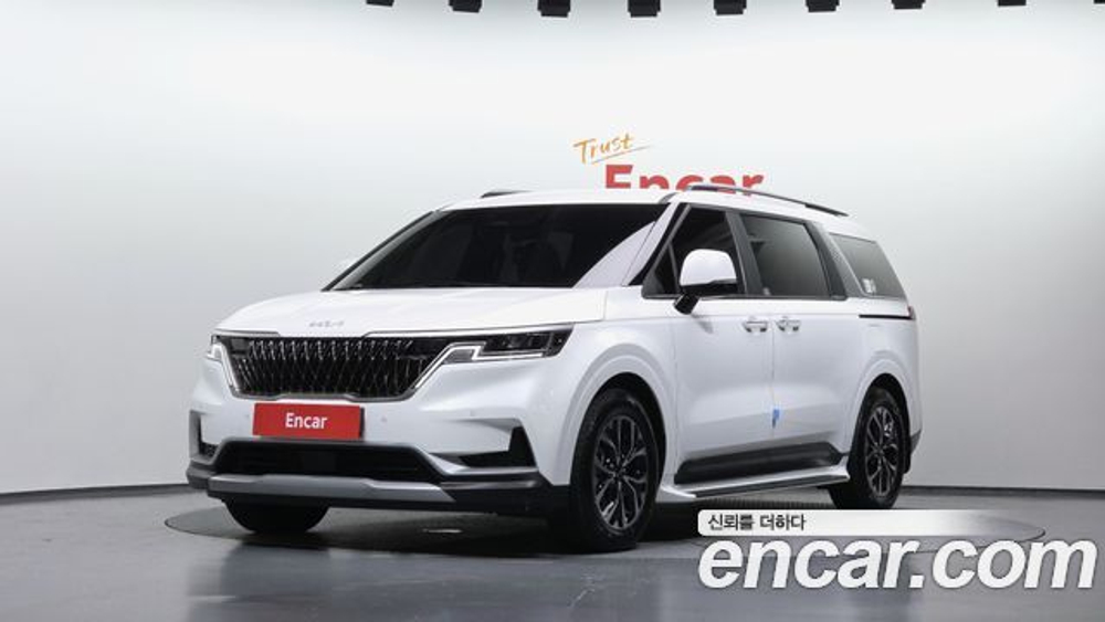 KIA Canival Gasoline 11-Seater Prestige — 2023