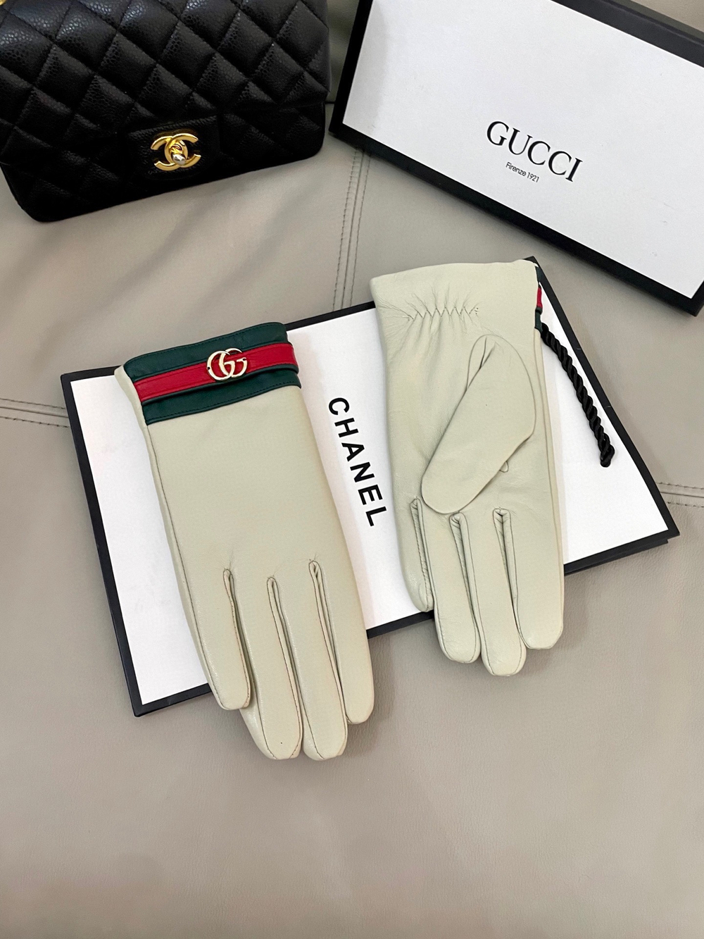 Женские перчатки Gucci — молочные с зелёно-красной отделкой — фото 2