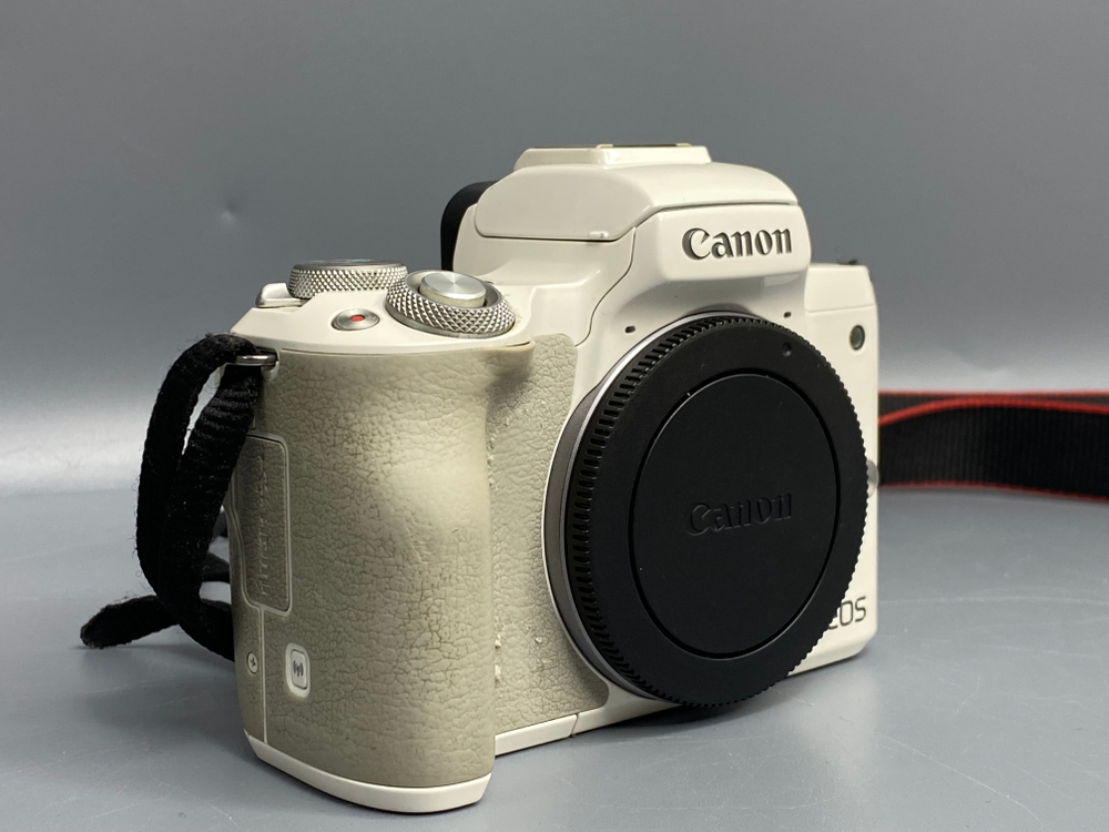 Canon EOS M50