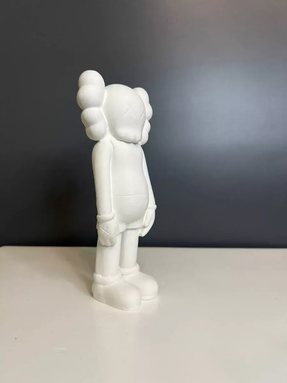 Статуэтка - Скульптура KAWS для интерьера и декора