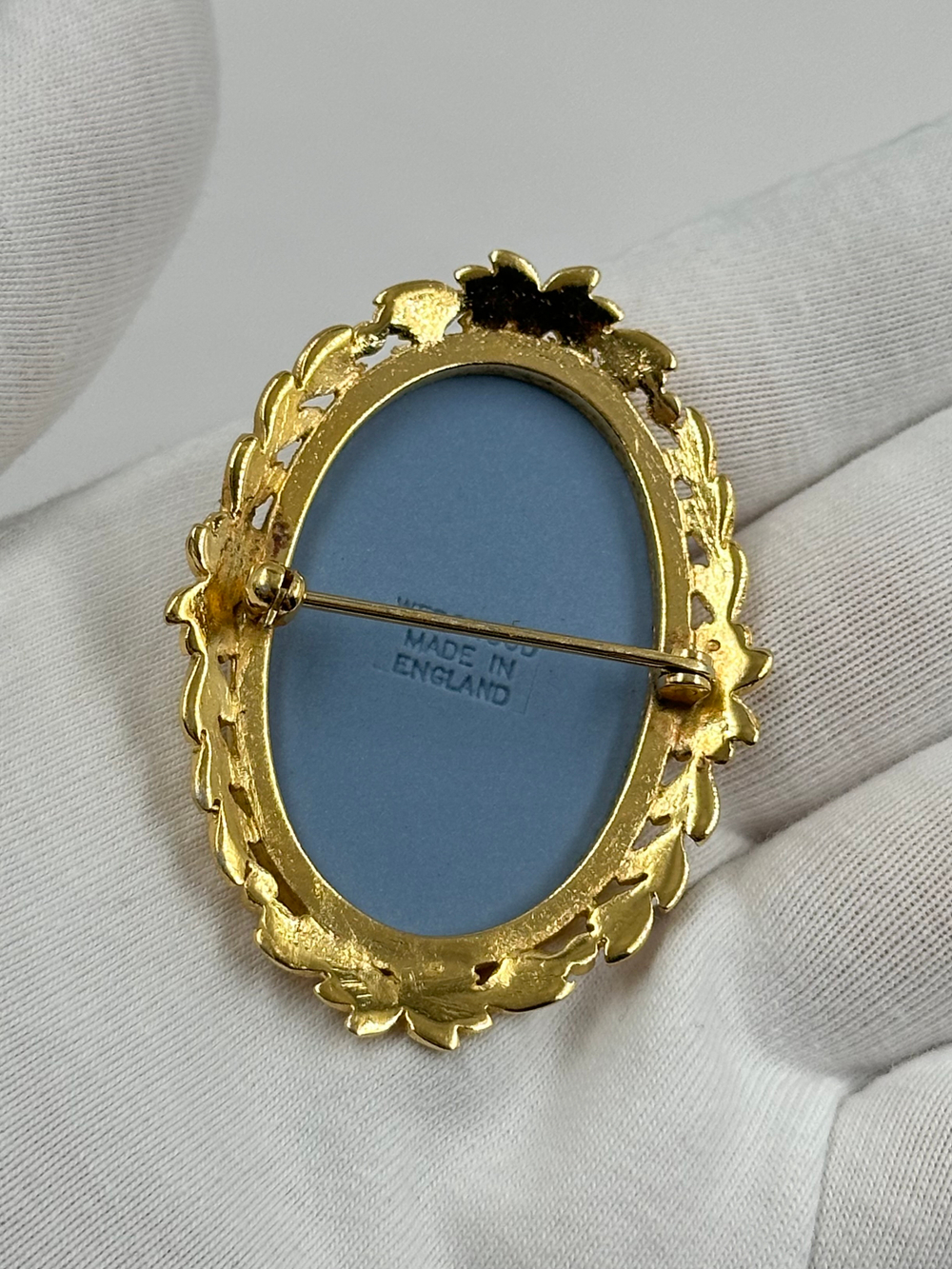 Брошь Wedgwood голубая