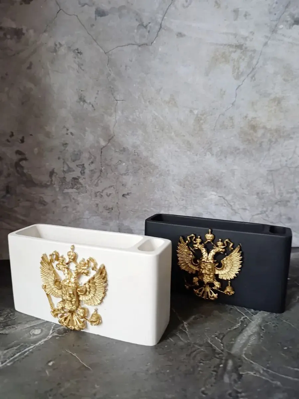 Салфетница черная с золотым гербом