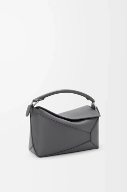 Loewe Маленькая сумка Puzzle Edge из классической телячьей кожи, темно-серый