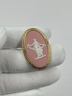 Брошь Wedgwood розовая