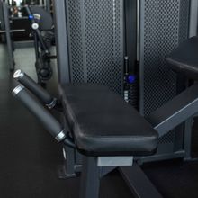U3001D Сгибание ног лежа. Стек 94 кг