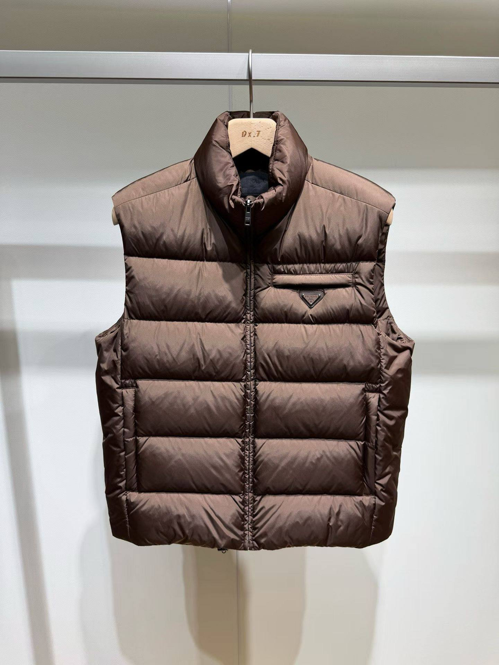 Пуховый жилет Prada
