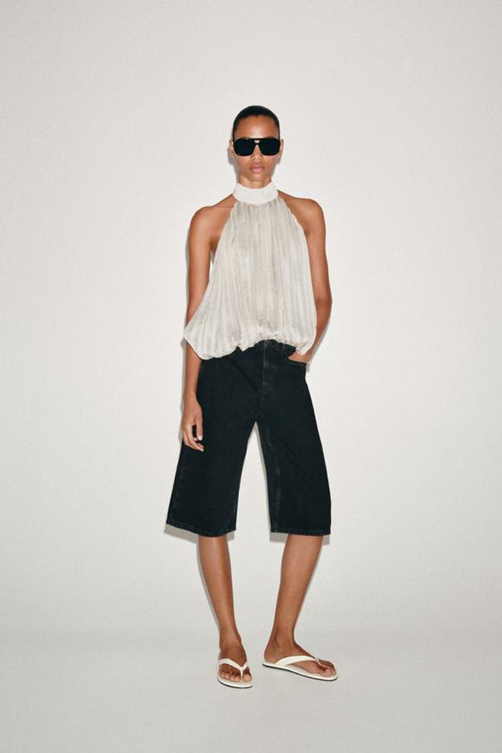 ZARA ДЖИНСОВЫЕ ШОРТЫ СО СРЕДНЕЙ ПОСАДКОЙ — ZW COLLECTION, ЧЕРНЫЙ