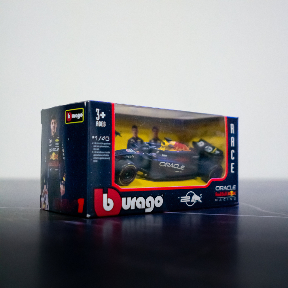 Модель болида F1 Red Bull RB19 Miami GP 2023 Bburago масштаб 1:43