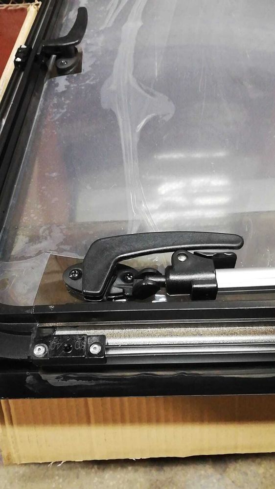 Окно откидное Mobile Comfort W7040R 700x400 мм, штора рулонная, антимоскитка