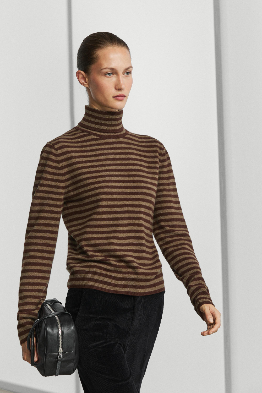 Massimo Dutti Свитер из шерсти и кашемира с высоким воротником, бордо