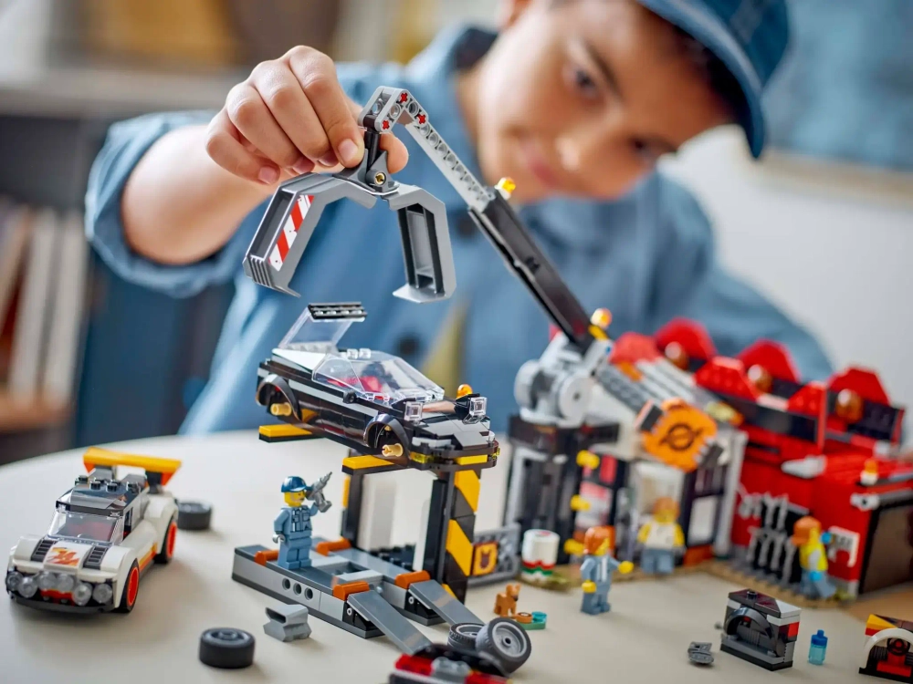 Констуктор LEGO City 60472 Свалка металлолома с автомобилями