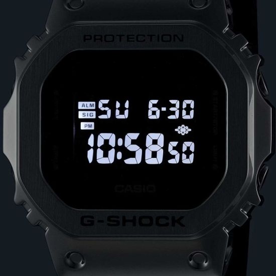 Наручные часы Casio GM-5600U-1D