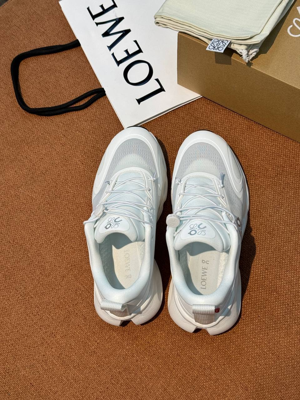 Кроссовки On Running x Loewe