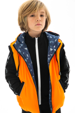 Утепленный жилет с капюшоном