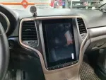 Магнитола для Jeep Grand Cherokee WK2 2013-2021 - Kuberg ZF-1217B-GE вертикальный экран в стиле "Тесла" Android 13, Быстрая, SIM-слот, CarPlay