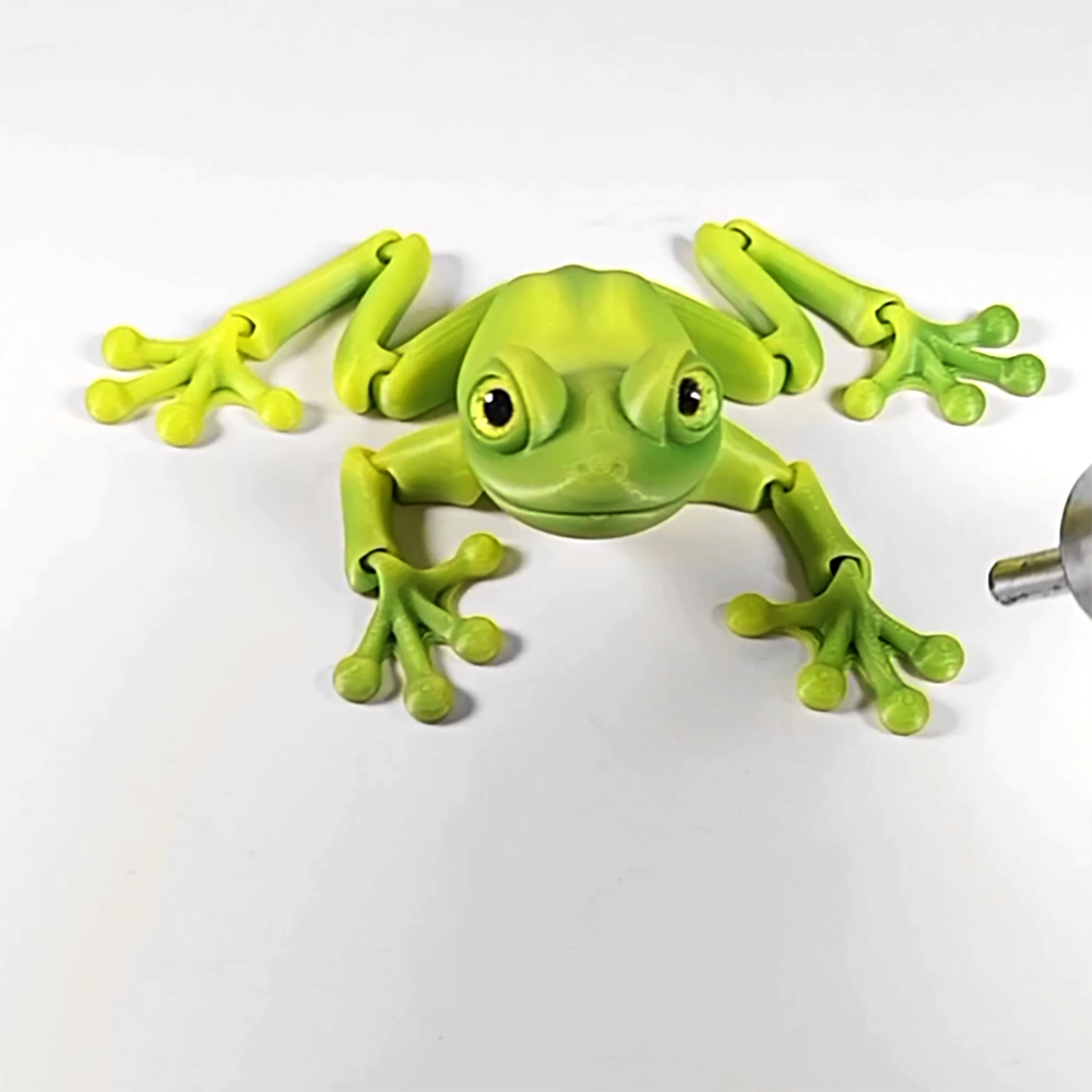 Подвижная лягушка антистресс, меняющая цвет с зеленого в салатовый, 3D печать, 10 см. длина