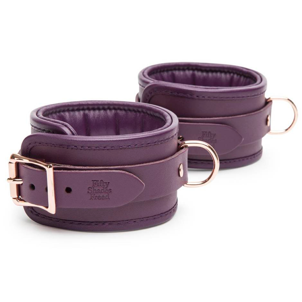 Фиолетовые оковы на ноги Cherished Collection Leather Ankle Cuffs (Цвет: фиолетовый)