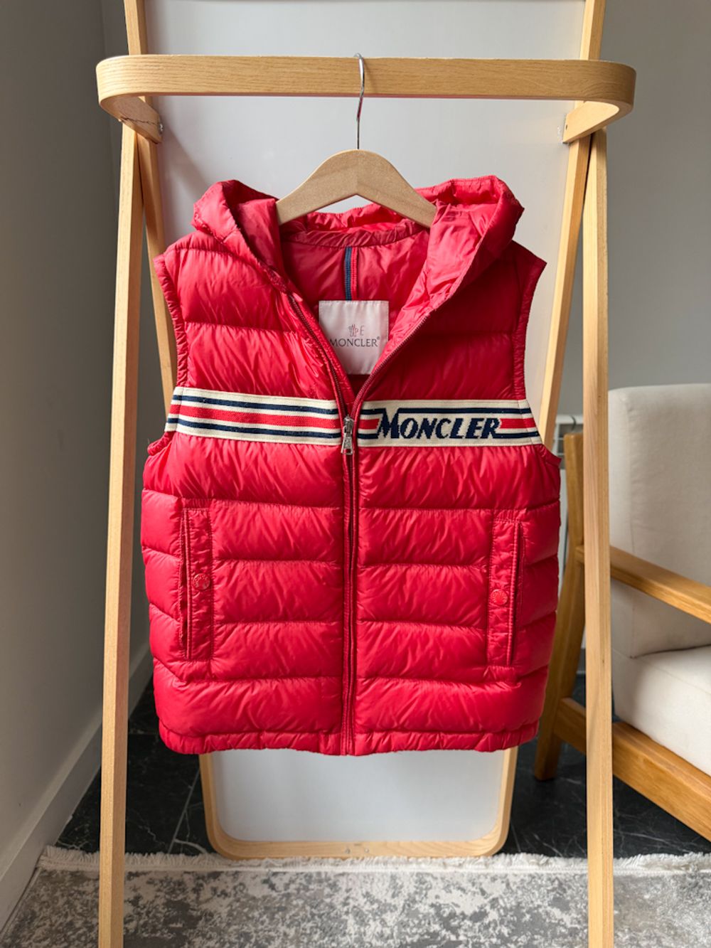 Пуховый жилет Moncler, 140