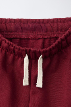 ZARA ОДНОТОННЫЕ БРЮКИ-ДЖОГГЕРЫ С НАШИВКОЙ, ГРАНАТОВЫЙ