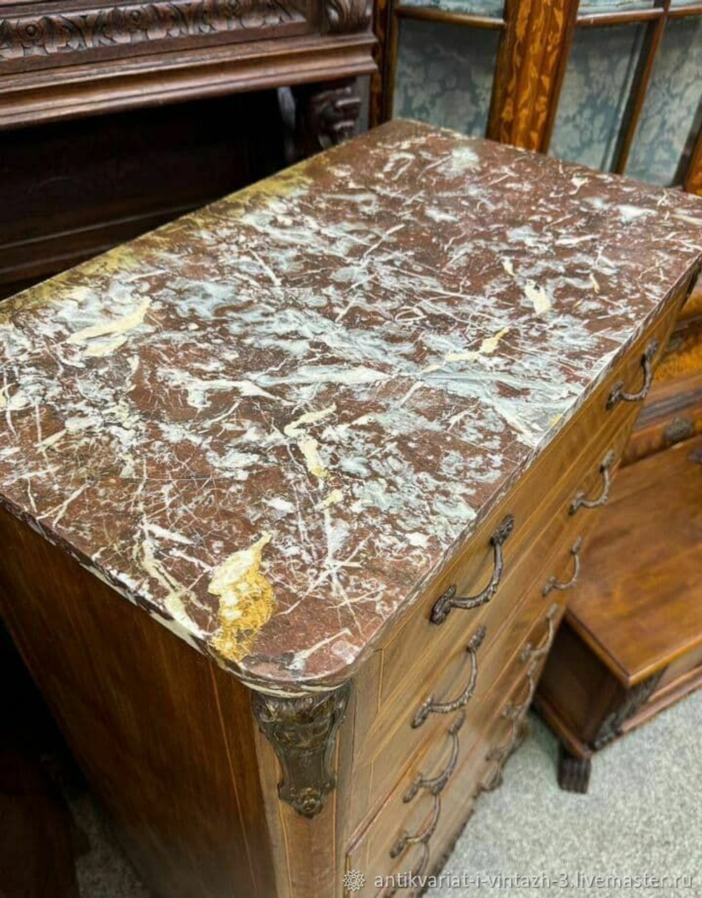 Старинный высокий комод