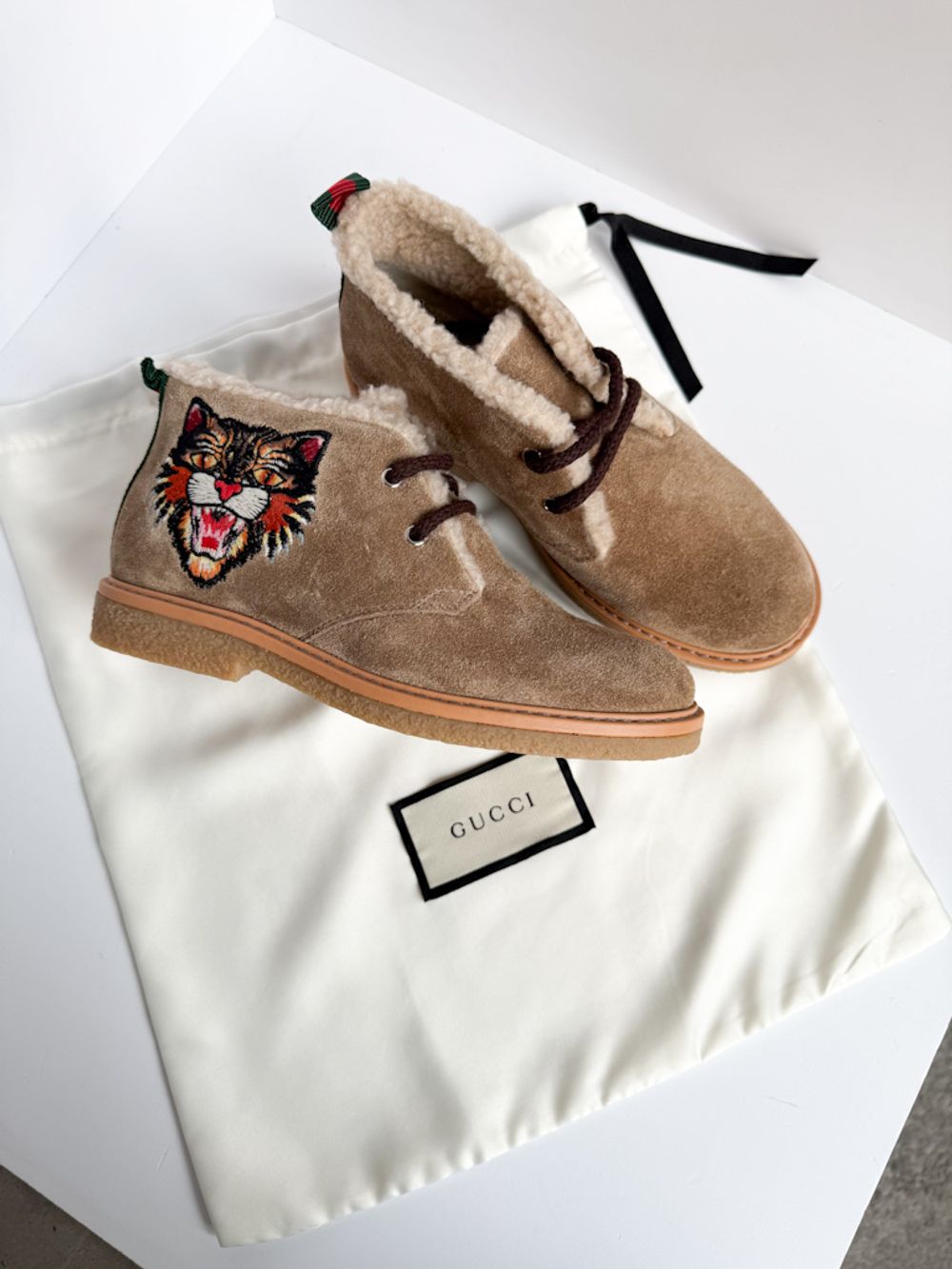 Новые замшевые ботинки Gucci, 30