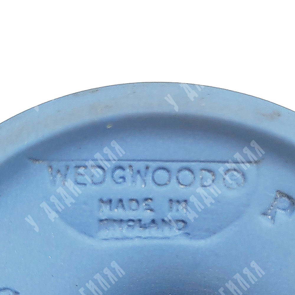 Миниатюрная ваза-урна. Яшмовый бисквитный фарфор, ручная работа. Wedgwood (Веджвуд), Англия, 1970-е