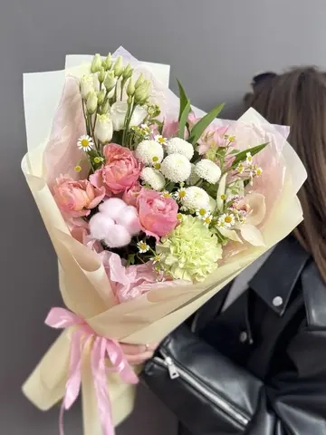 Авторский букет в нежной гамме