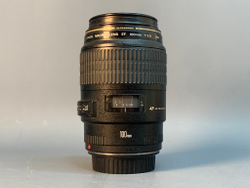 Canon EF 100mm 2.8 Macro USM царапины на передней линзе