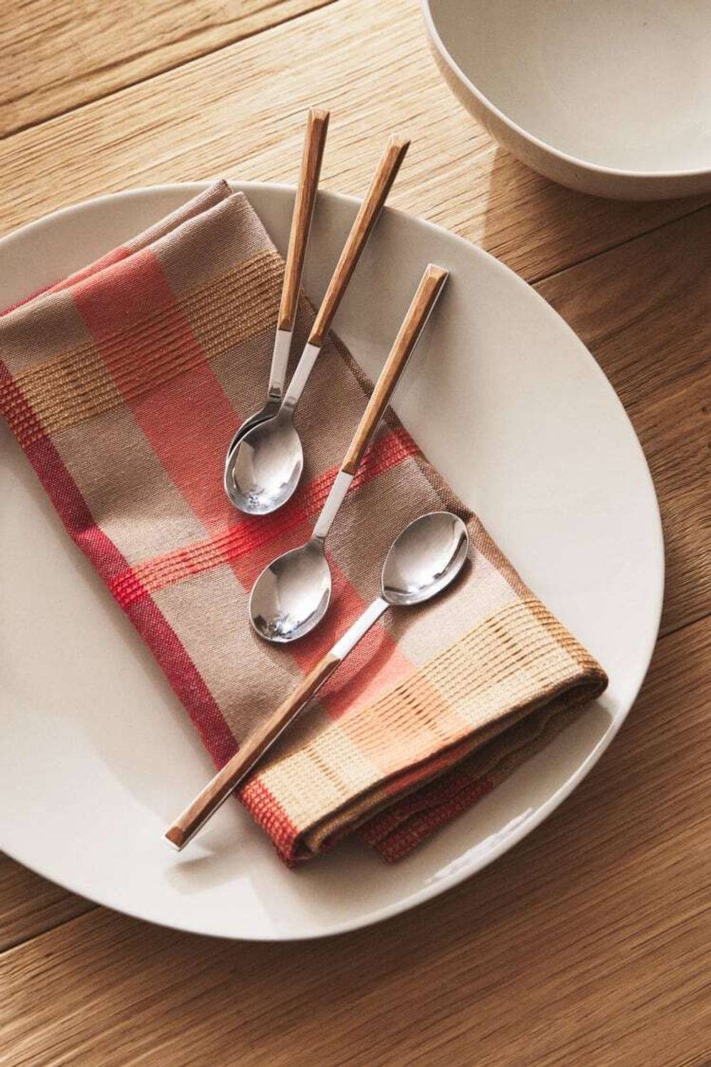 ZARA HOME НАБОР ИЗ 4-Х ДЕРЕВЯННЫХ ЛОЖЕК С РУЧКОЙ, КОРИЧНЕВЫЙ
