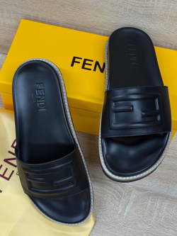 Шлепанцы/Тапочки Fendi