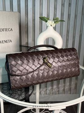 Клатч коричневый цвета мокко от Bottega Veneta BP5-272239