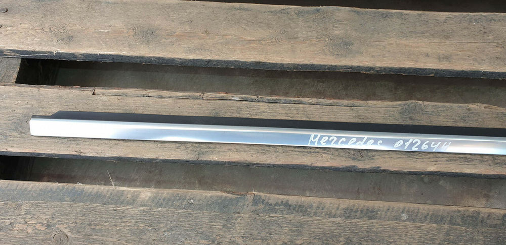 Молдинг двери передней левой GL GLS (X166)  Б/У Оригинал A1667250165
