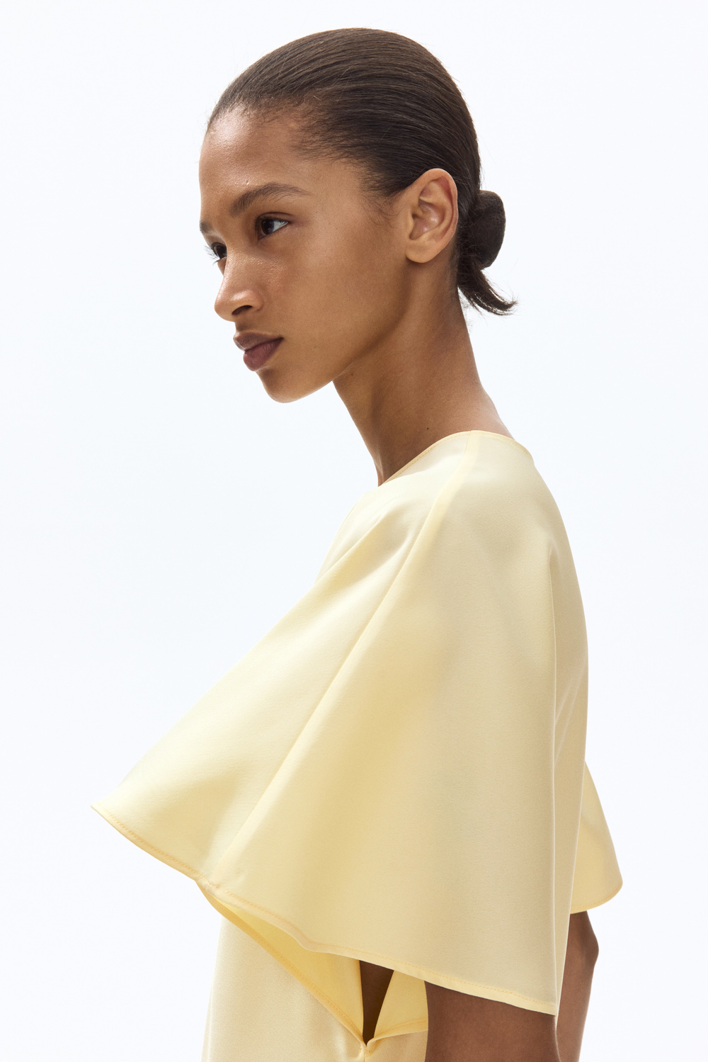 Атласное платье миди — короткие рукава - H&M