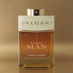 Bvlgari Man Terrae Essence — парфюмерная вода для мужчин. Аромат теплый, особенный, контрастный.