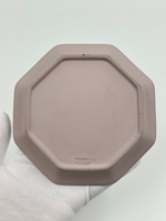 Тарелка декоративная Wedgwood лиловая