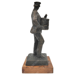 Динес Ю. С. Шарманщик. Бронза, литьё. 2000