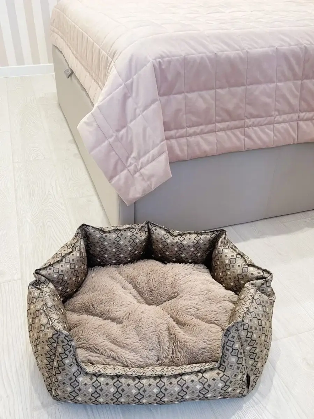 Лежанка для собак и кошек 60*45 домик для кошки